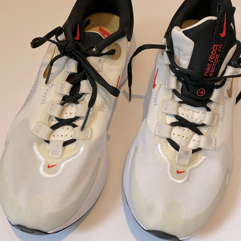 Women’s Nike react escape rn, like new,